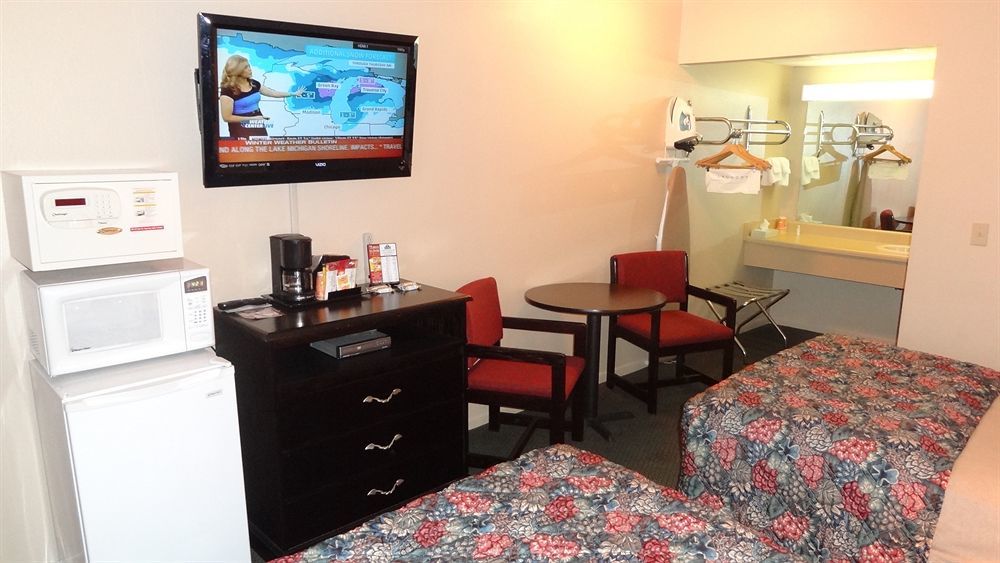 Motel @ Michigan Inn&lodge 2*